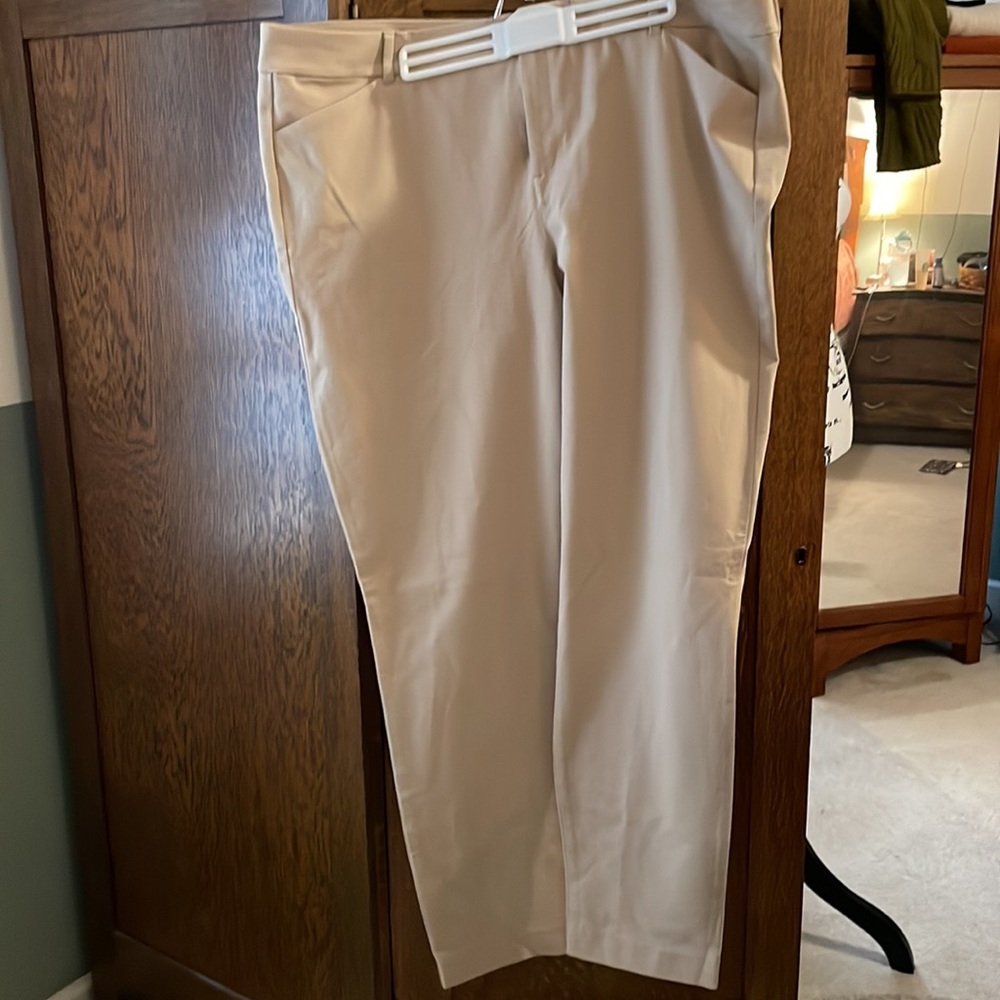 Old Navy Mid rise Pixie size 20